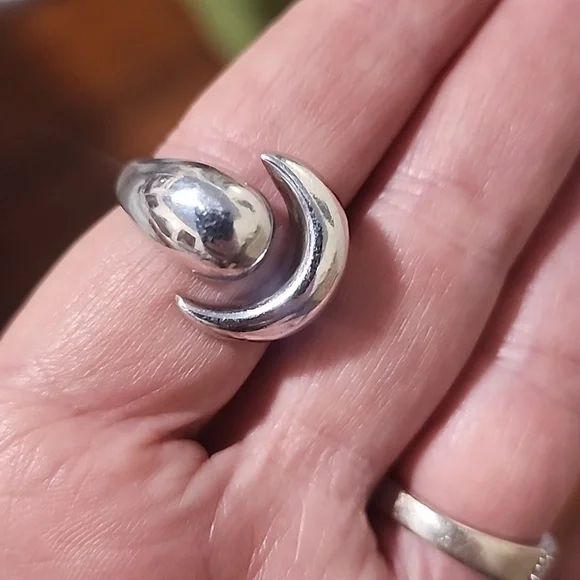 Vintage Marked 925 for sterling silver moon ring size 8 - Picture 2 of 7